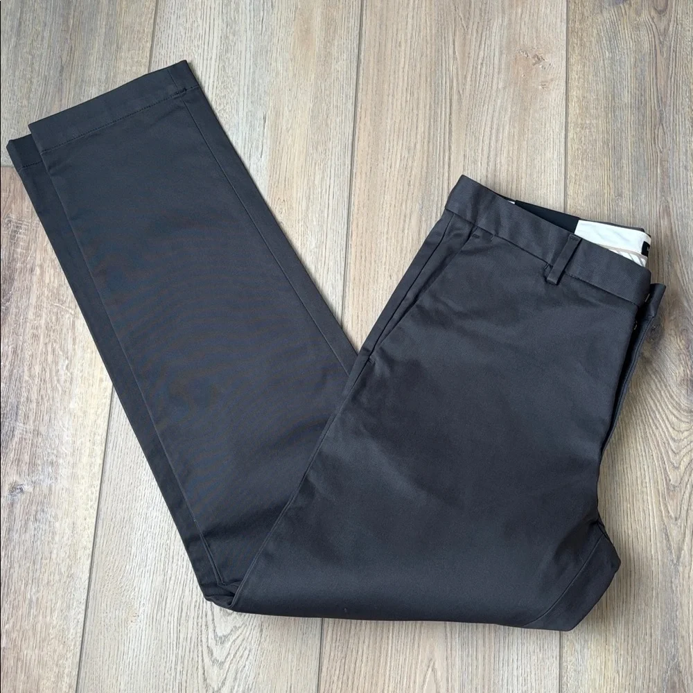 NWT Banana Republic Aiden Slim Fit Rapid Movement Chinos in Charcoal 33 x 34